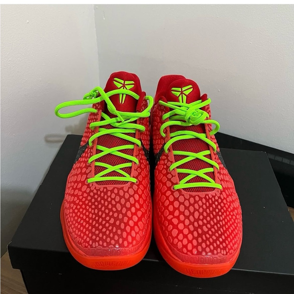 Nike Kobe reverse grinch size 12 excellent condition